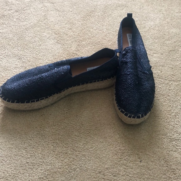 Steve Madden slip ons - Picture 2 of 2